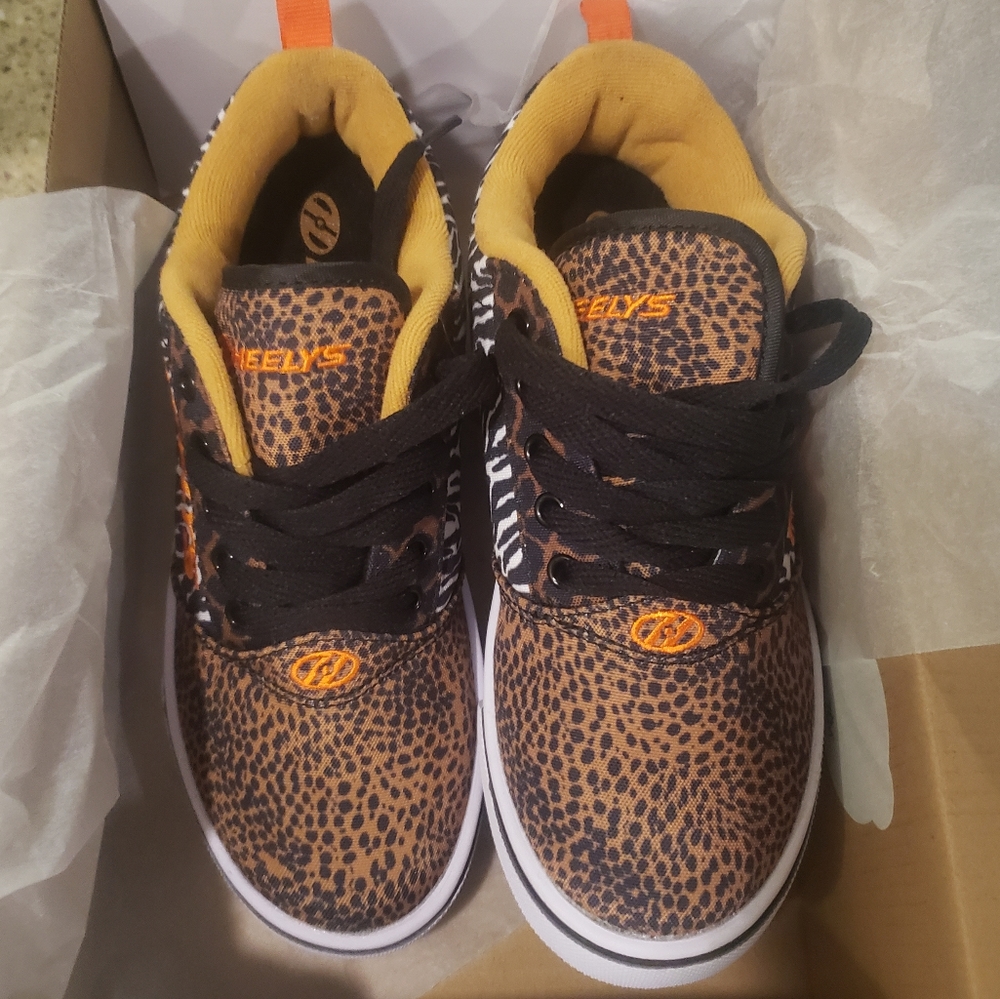 Heelys animal print 4Y